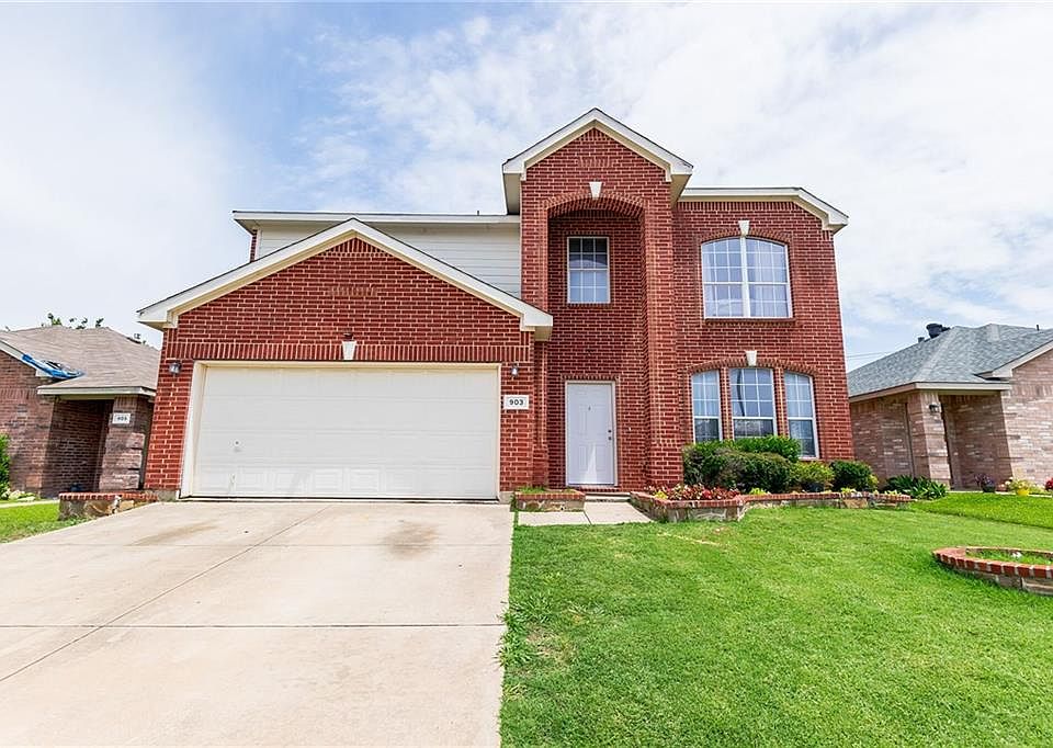 1st image of 903 Pryor Dr