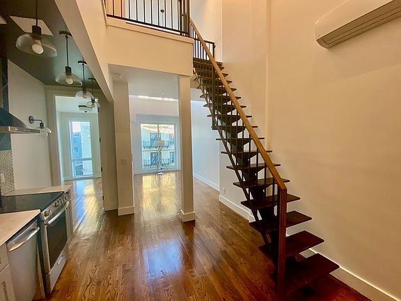 4th image of 83 Graham Ave #321