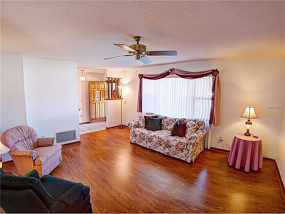 5th image of 720 Fairlawn Dr