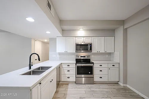 351 E Thomas Rd #D201 Photo 1