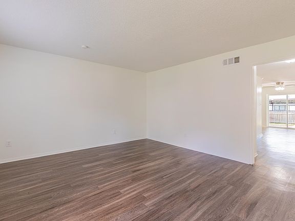 4th image of 1734 Fox Hunt Ln