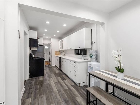 5th image of 478 Brook Ave