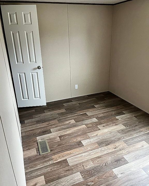 1st image of 20 Meadowview Ln #20