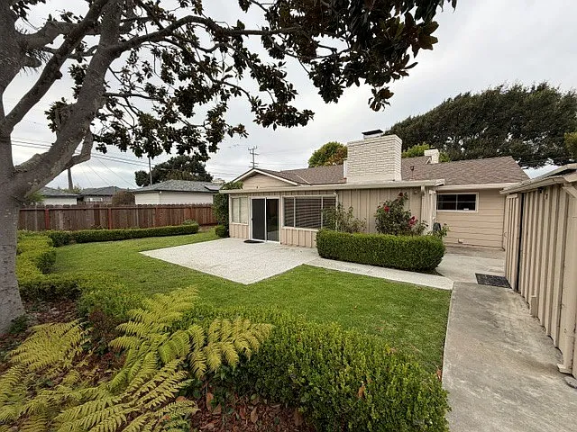 2 bed, 1.5 bath, 1318 sqft, $3,200 — Photo 2