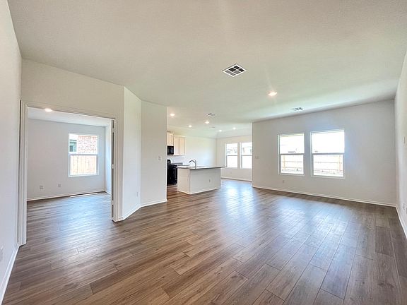 4th image of 1917 Owasso Dr