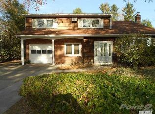 192 Central Park Rd, Plainview, NY 11803