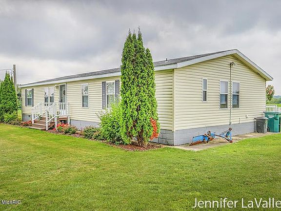 3rd image of 15495 Juniper Dr