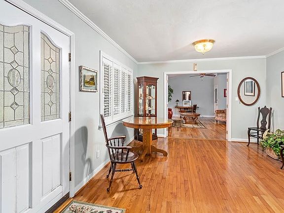3rd image of 102 Druid Oaks Ln