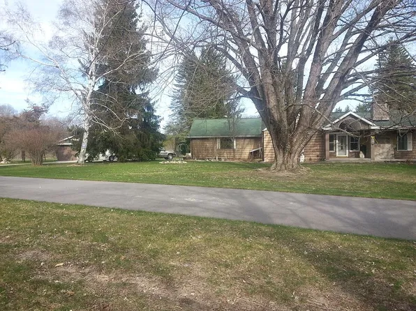 7026 N 13th Rd, Mesick, MI 49668