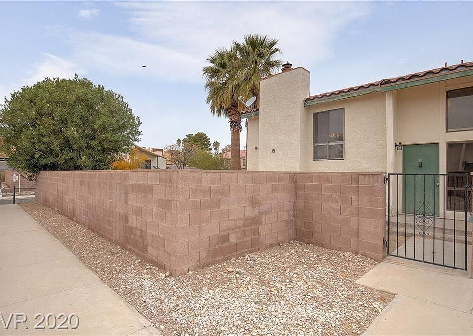 1st image of 1303 Capri Dr APT D