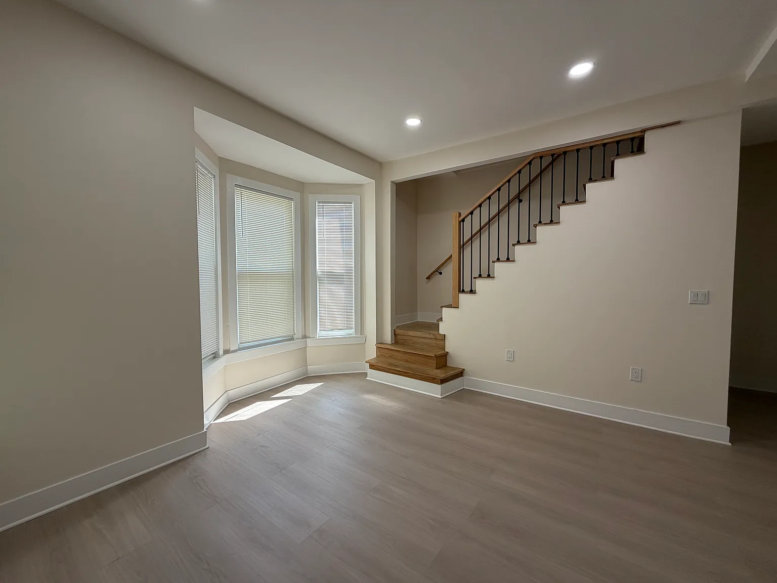 4 bed, 1500 sqft, $4,300 — Photo 2