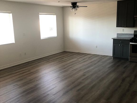 4th image of 15164 Roscoe Blvd