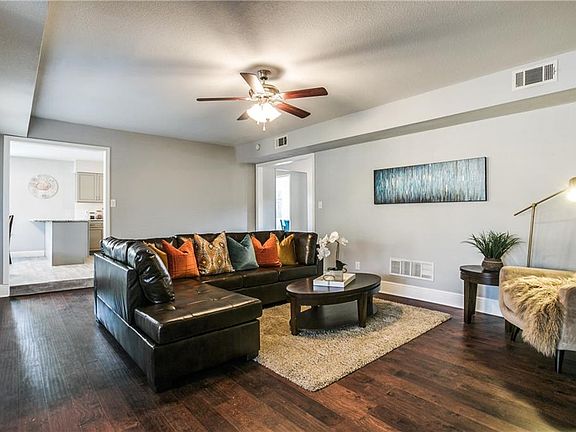 4th image of 4814 Hidden Oaks Ln