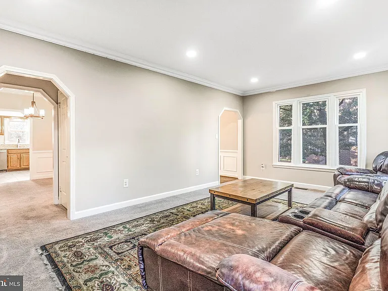 2148 Colonel Way — Photo 8
