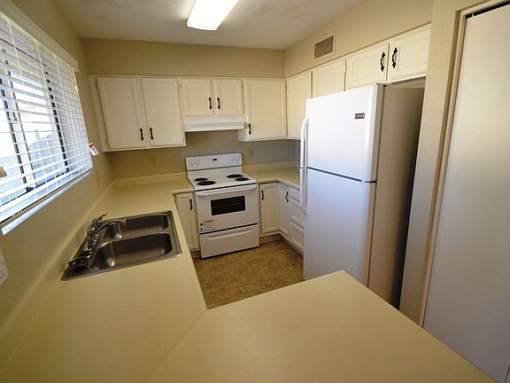 3rd image of 4934 E Fairfield St