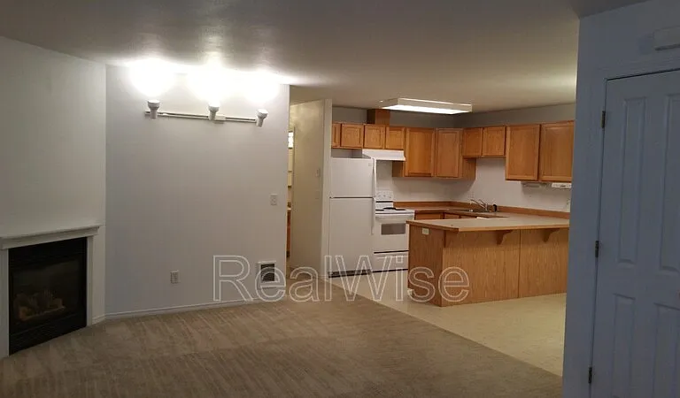 933 NE Hidden Valley Dr — Photo 6