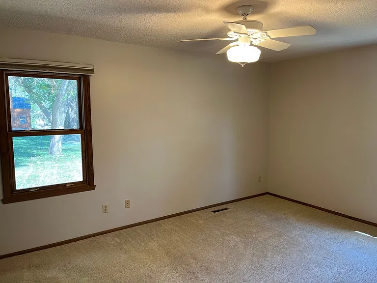 3697 Gresham Ave N — Photo 3