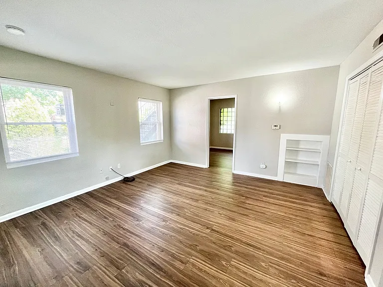 112 Shepherd Ave — Photo 6