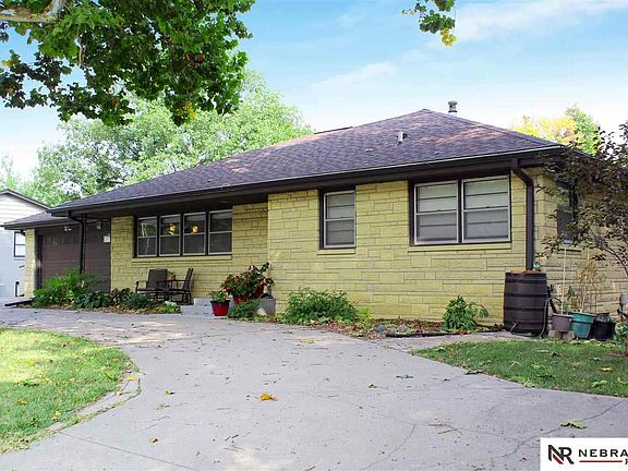 3rd image of 1630 W Manor Dr