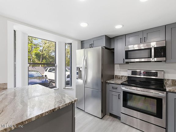 5th image of 3517 PEELER Road #17