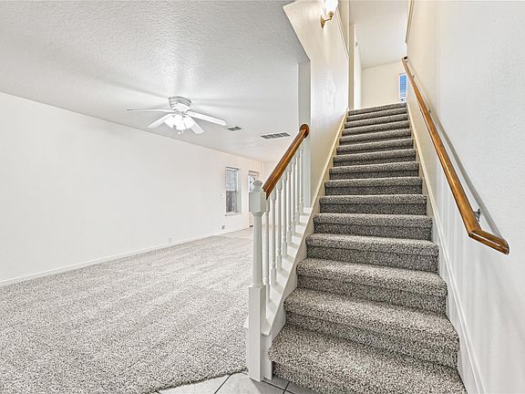 3rd image of 707 Cypresswood Rdg