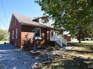 711 Reservoir Rd, Staunton, IL 62088