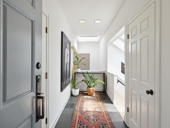 4th image of 283 Greene Street