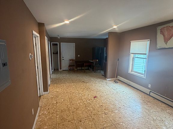4th image of 59 Montgomery Ave #2