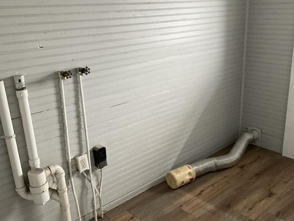 4th image of 205 Ash St #10923777
