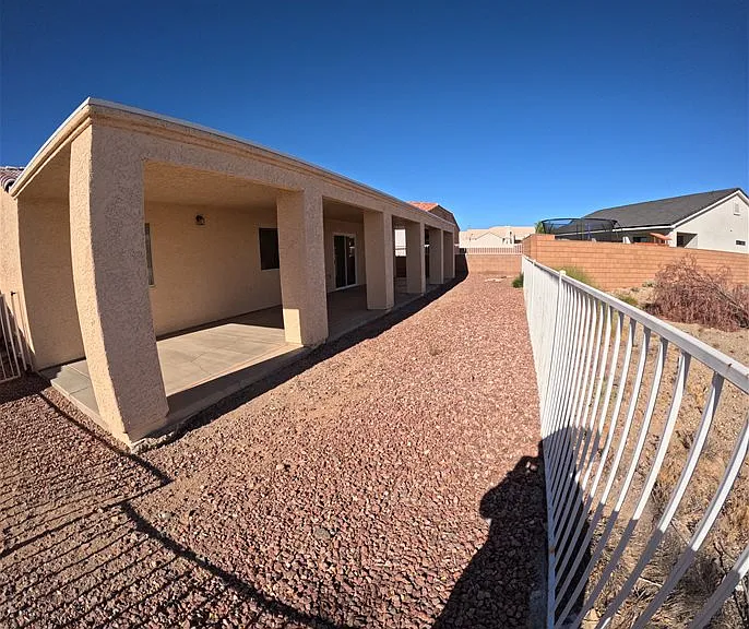 2112 E Desert Lakes Dr — Photo 27