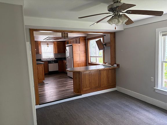 3rd image of 907 2nd Ave NW