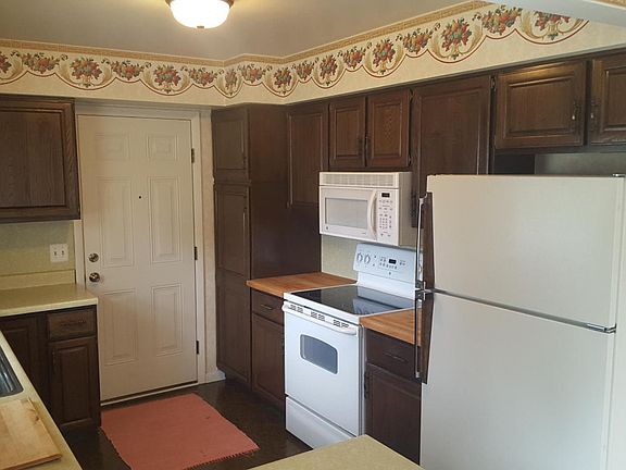 3rd image of 606 Larkspur Ave