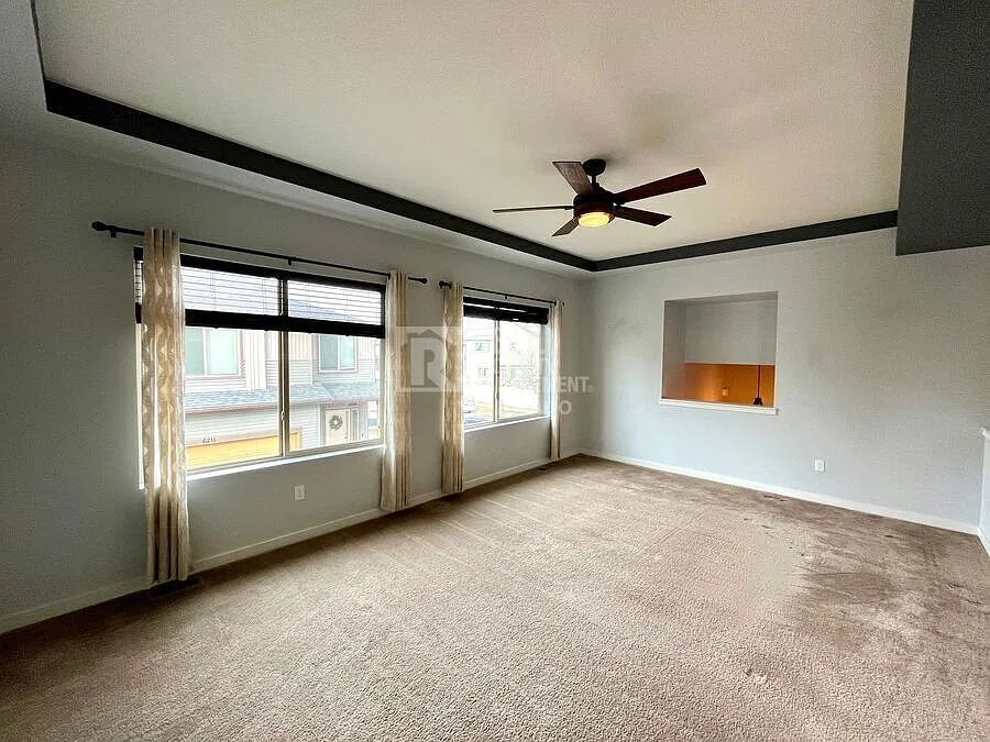 Comfortable 3 Bedroom Home Near Trails and Community Amenities — Photo 4