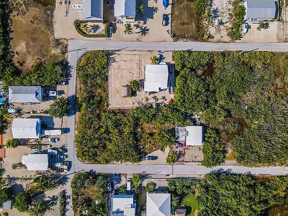 4th image of 12 Trinidad Ln