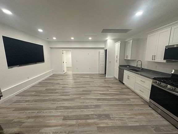 5th image of 11436 110th Ave NE #C