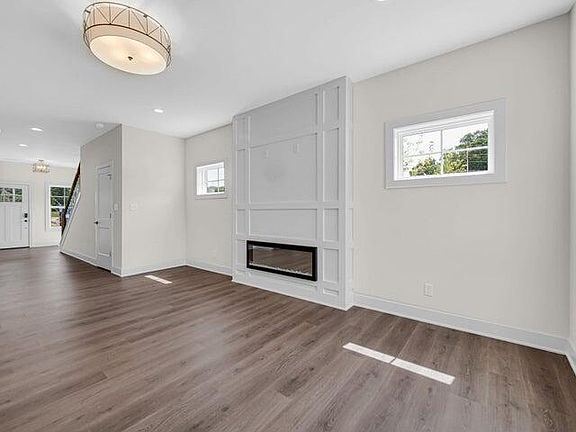 2nd image of 20 Moorebrooke Rd