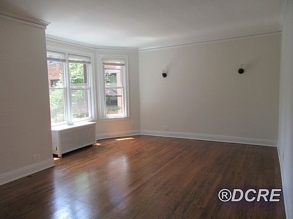 3rd image of 1370 W Greenleaf Ave APT 3N