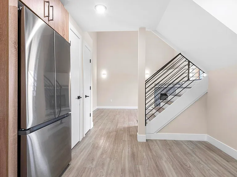 212 70th St #405 — Photo 3
