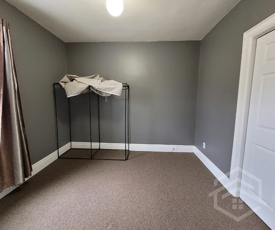 555 Dundas Street Woodstock — Photo 3