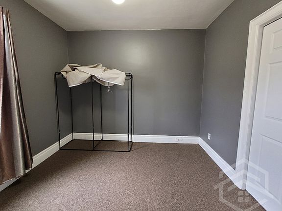 3rd image of 555 Dundas St #3