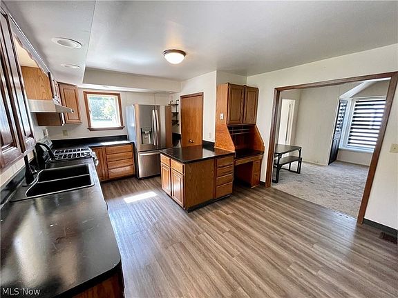 5th image of 7286 Burridge Ave