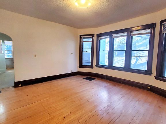 2nd image of 1215 8th St SE APT A