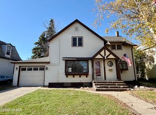 818 5th St, Langdon, ND 58249