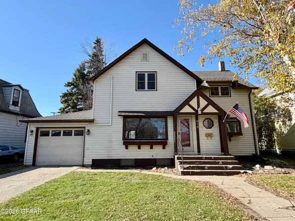 818 5th St, Langdon, ND 58249