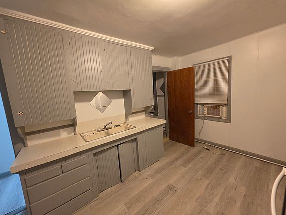 4th image of 28 King St APT 3