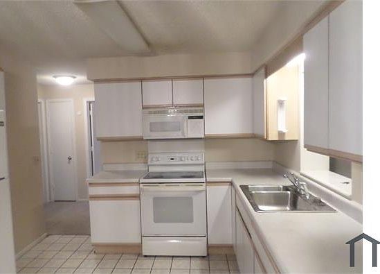 2nd image of 210 E Roberts St