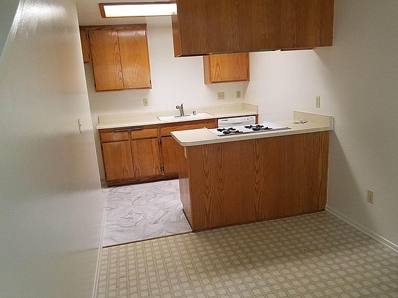 3rd image of 170 S Pacific Ave