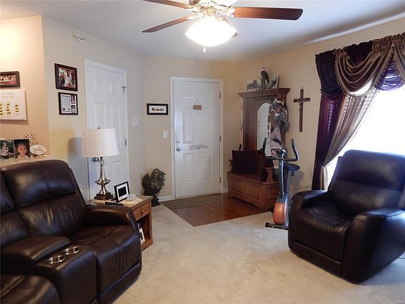 4th image of 705 Tower Grove Dr APT A