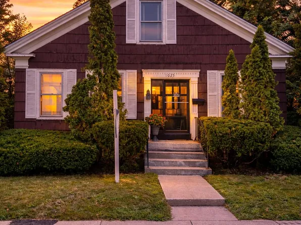 1025 Indiana Ave, La Porte, IN 46350