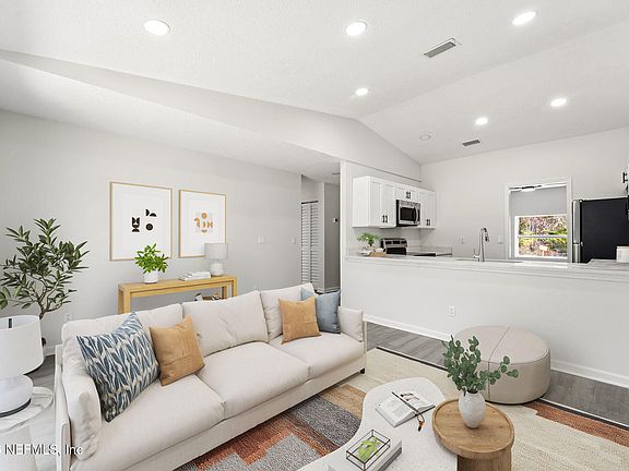4th image of 5570 REDPOLL Avenue